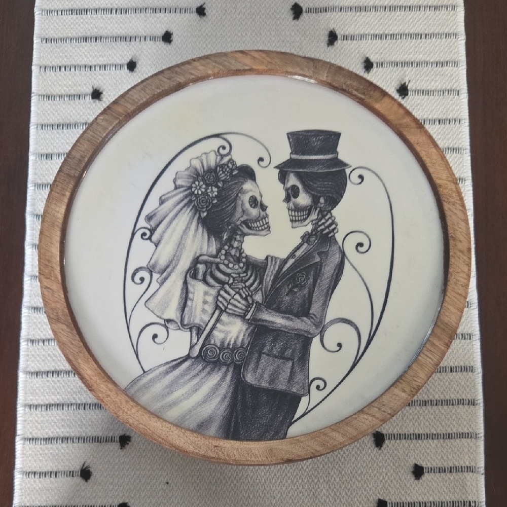 Skeleton Couple Decorative Stand NEW
